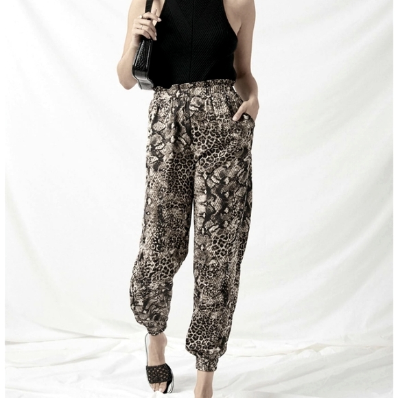 New York & Company Pants - New York & Co Snake Print Jogger pants large *M1